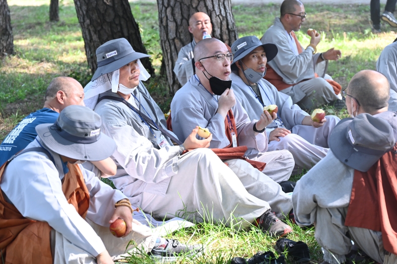 순례 도중의 쉼터에서 (1)